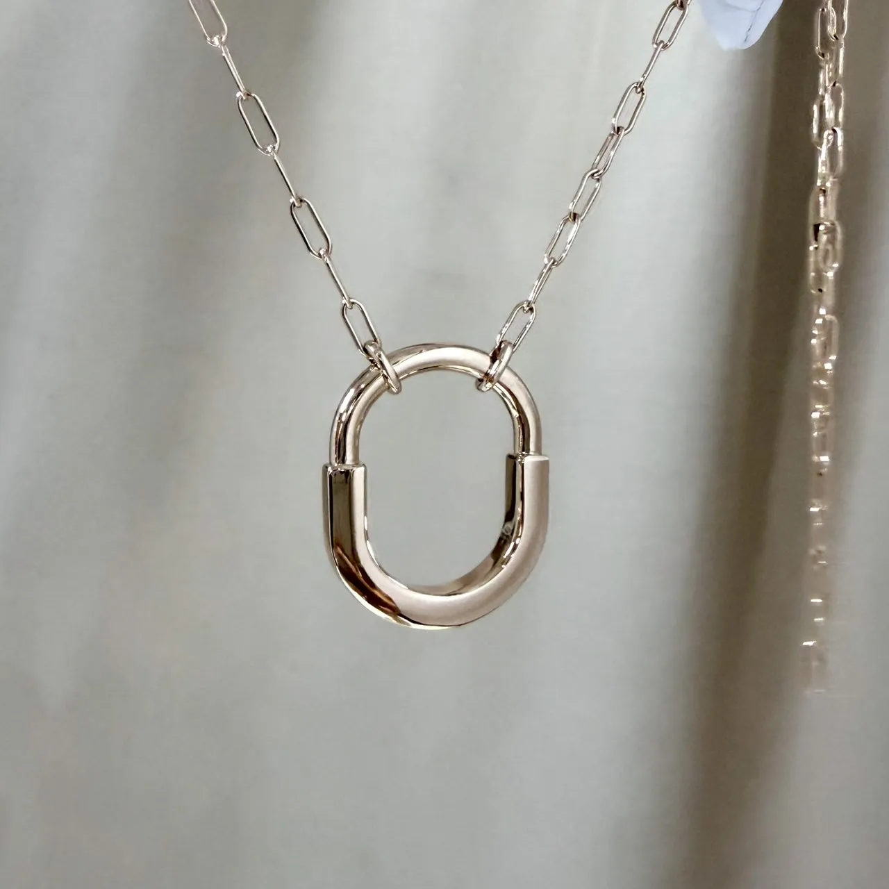 สร้อยคอ Tiffany & Co. Lock Pendant Rose Gold 18K Size Medium