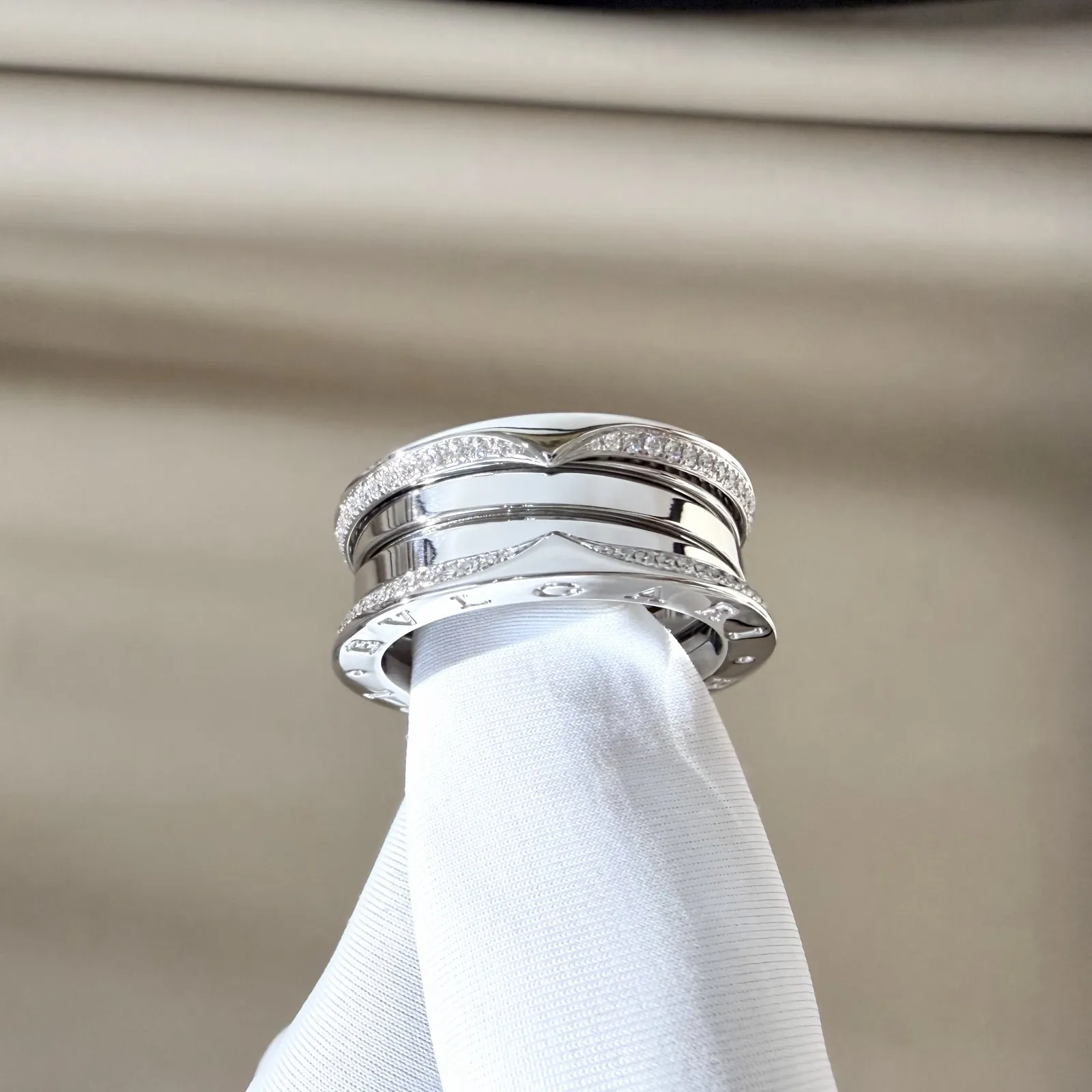 แหวน Bvlgari B.zero1 Classic 3 Bands Ring White Gold 18K Diamonds 0.51ct Size 61