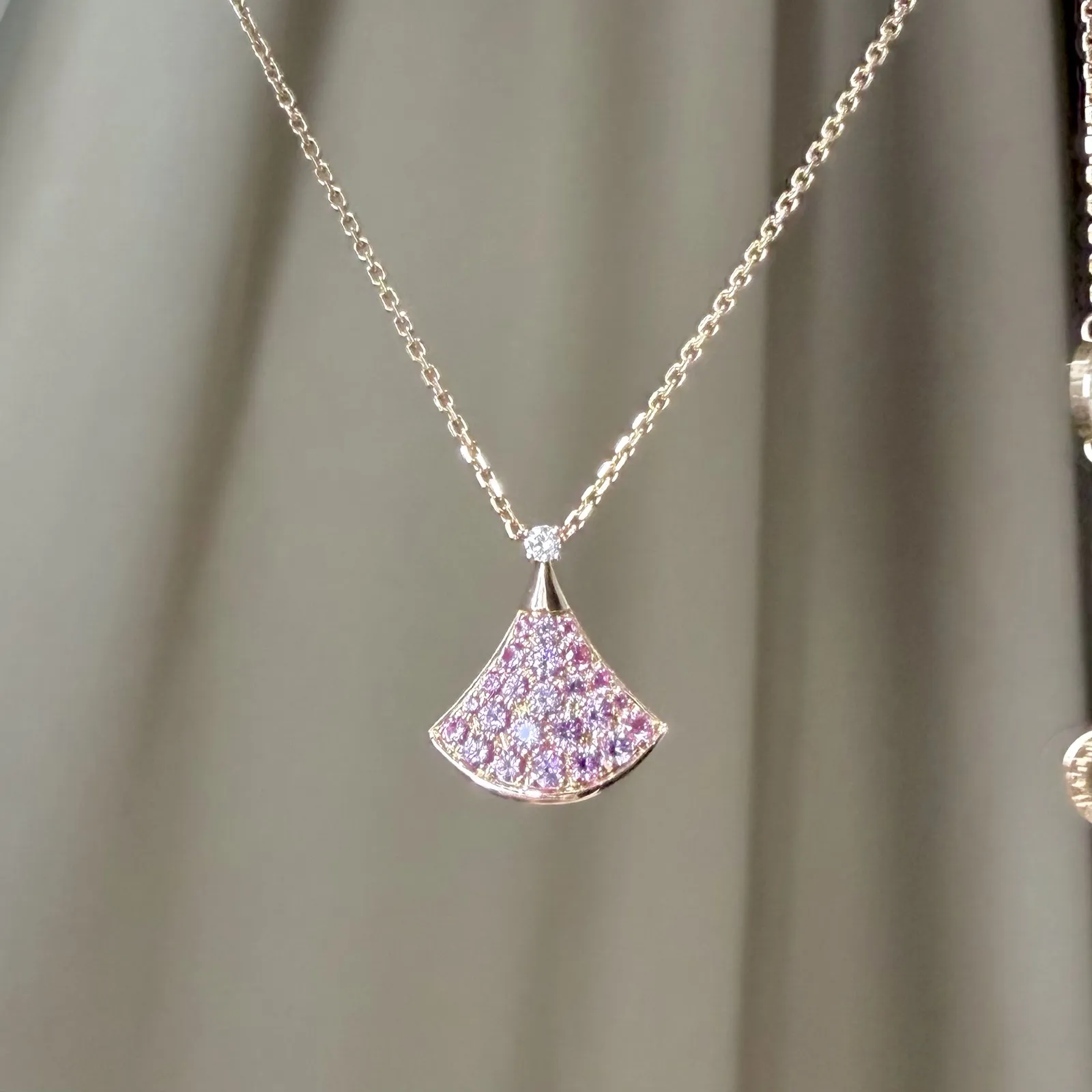 สร้อยคอ Bvlgari Divas' Dream Pendant Rose Gold 18K Diamond Pink Sapphire