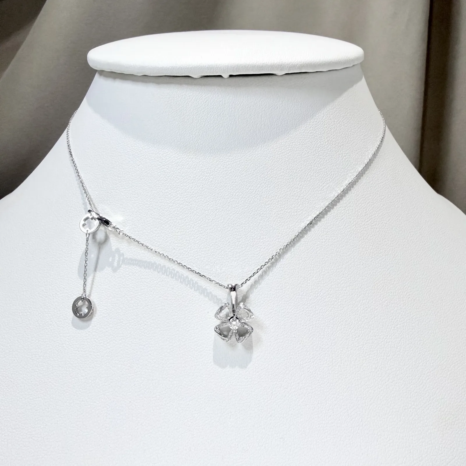 สร้อยคอ Bvlgari Fiorever Necklace Mini White Gold 18K Diamonds