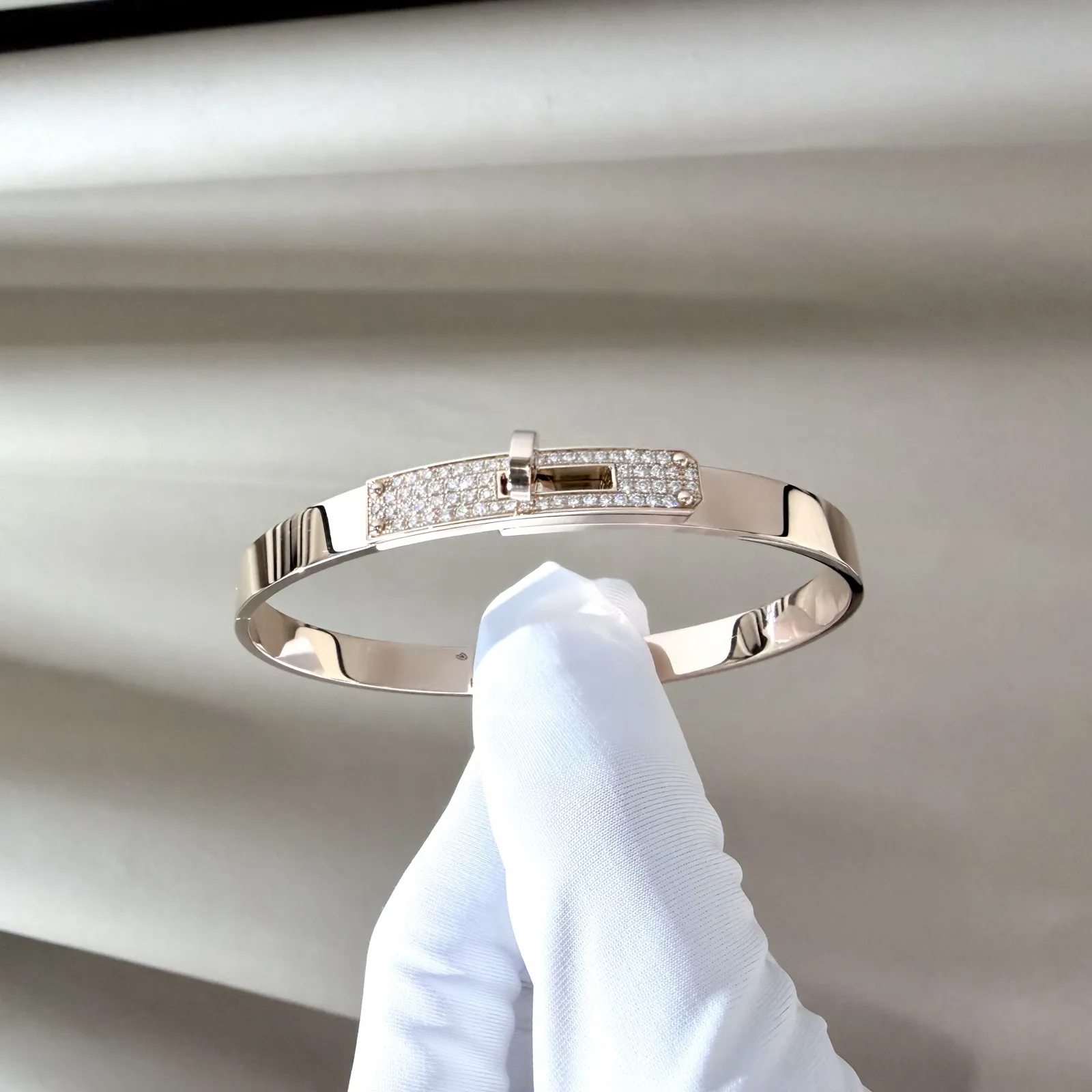 กำไลและสร้อยข้อมือ Hermès Kelly Bracelet Rose Gold 18K Diamonds Paved Size SH