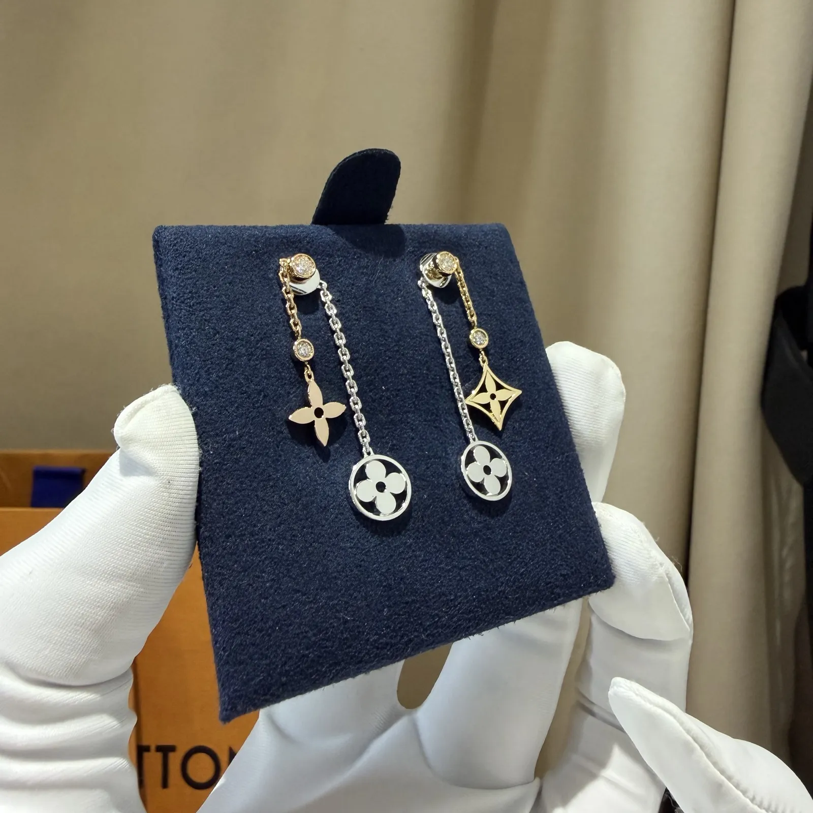 ต่างหู Louis Vuitton Idylle Blossom Earrings Yellow Rose White Gold 18K Diamonds
