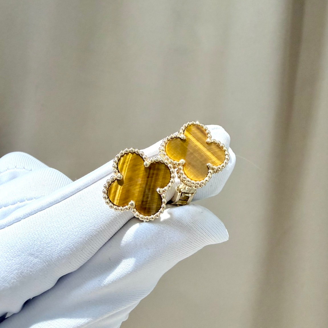 ต่างหู Vintage Alhambra Earrings Yellow Gold18k Tiger Eye